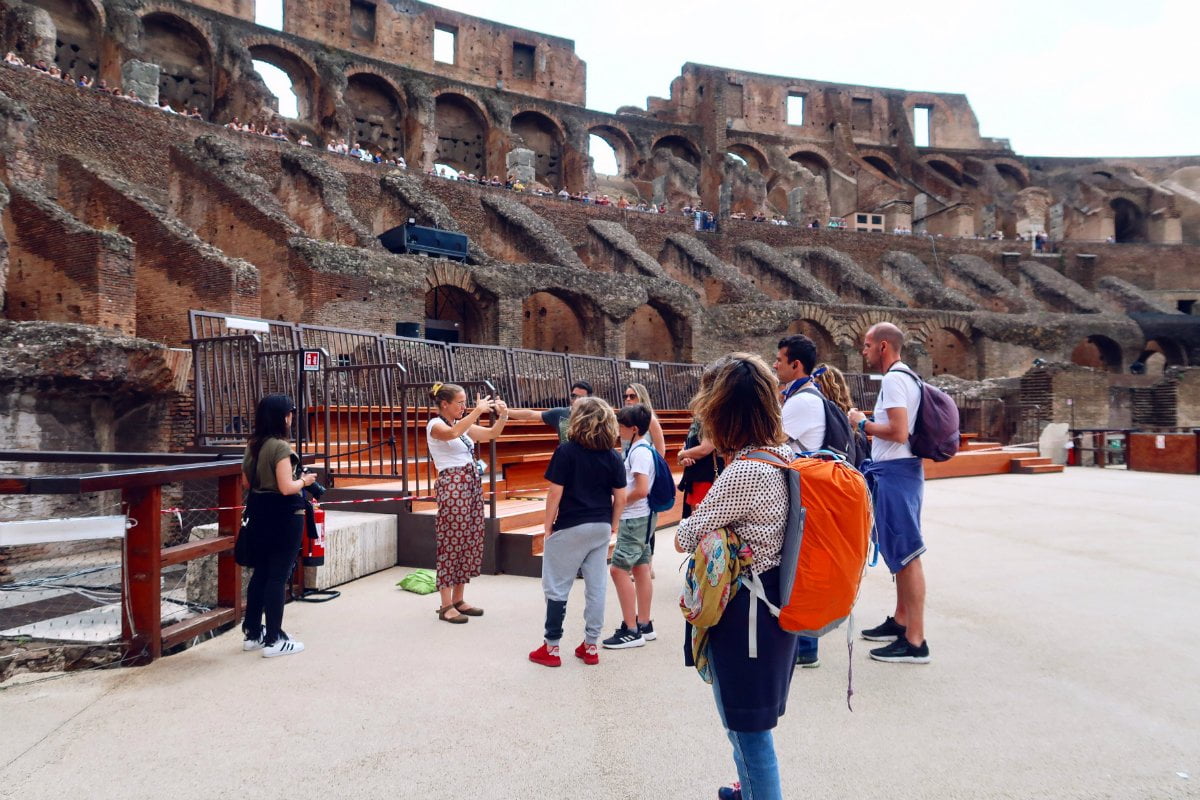 Rome overtourism @minkaguides Colosseum tour