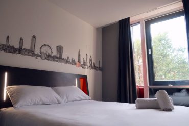 easyHotel Old Street double bed CREDIT Minka Guides